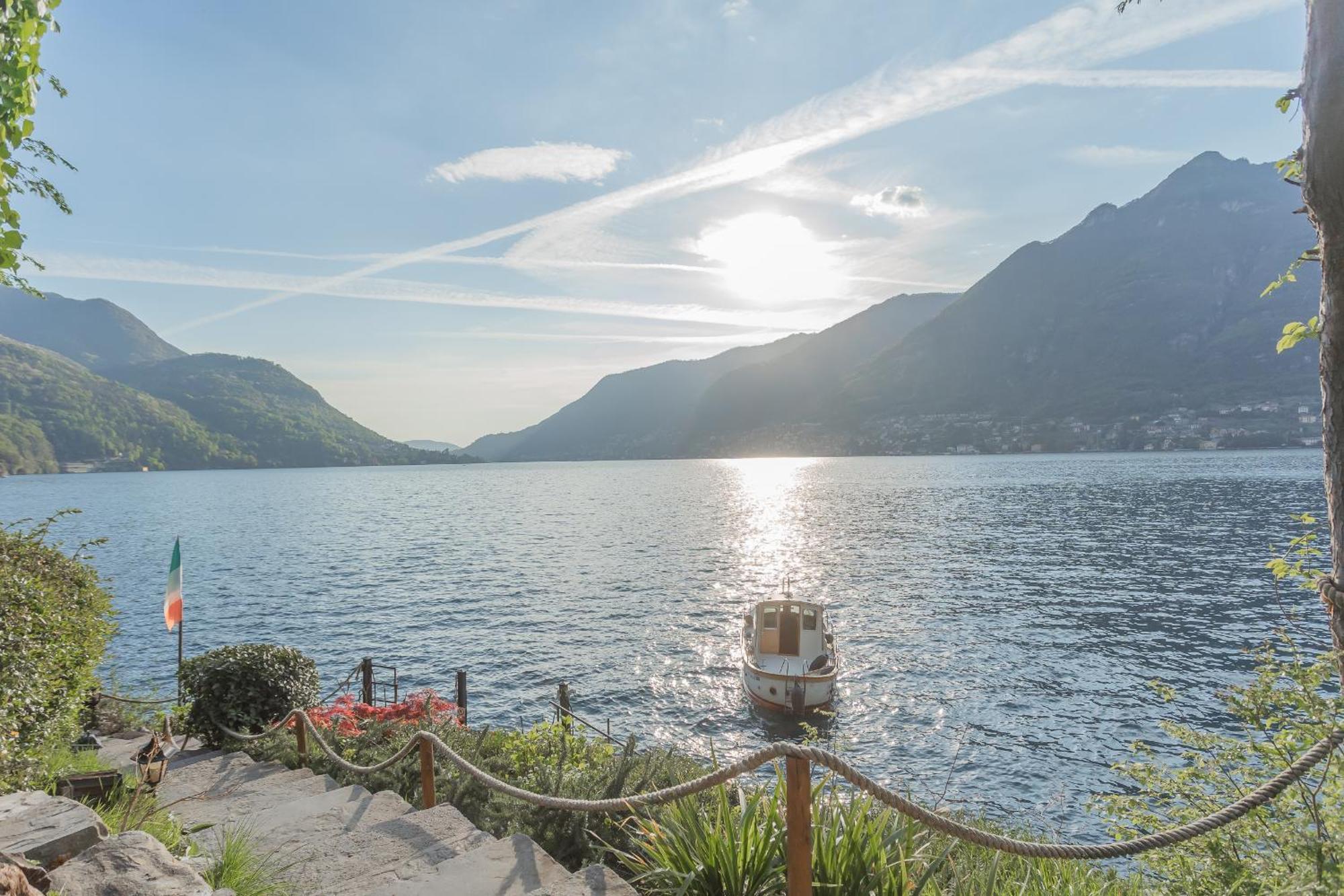 The Writer'S Nest Waterfront Villa By Rent All Como Faggeto Lario Exteriör bild