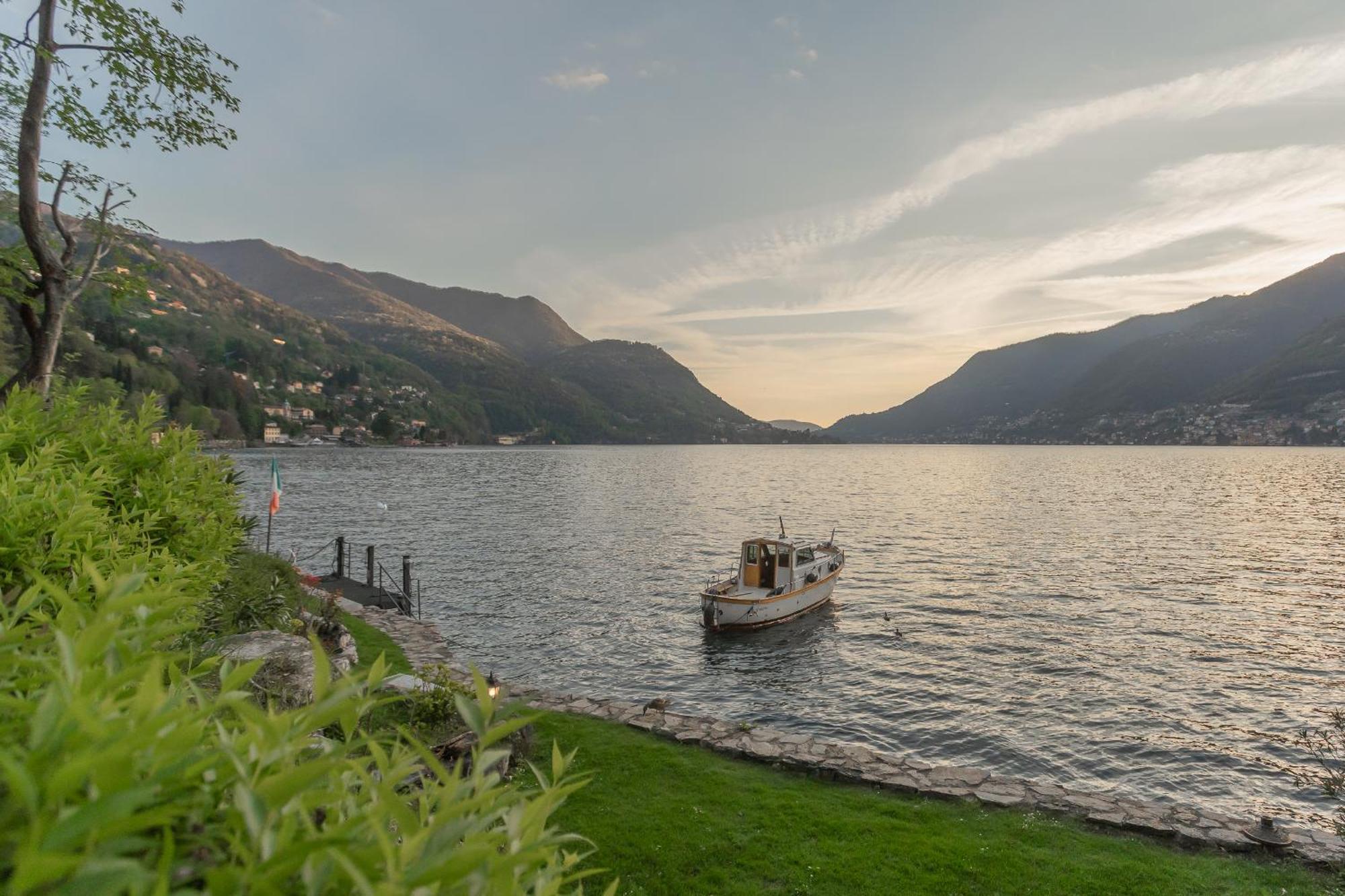 The Writer'S Nest Waterfront Villa By Rent All Como Faggeto Lario Exteriör bild